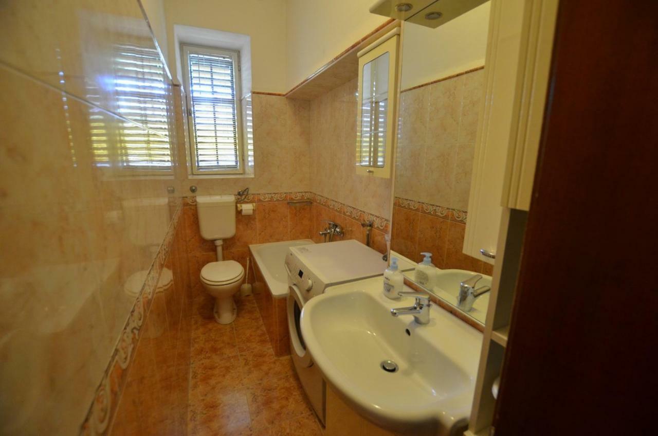 רוביני Yulia Apartments מראה חיצוני תמונה