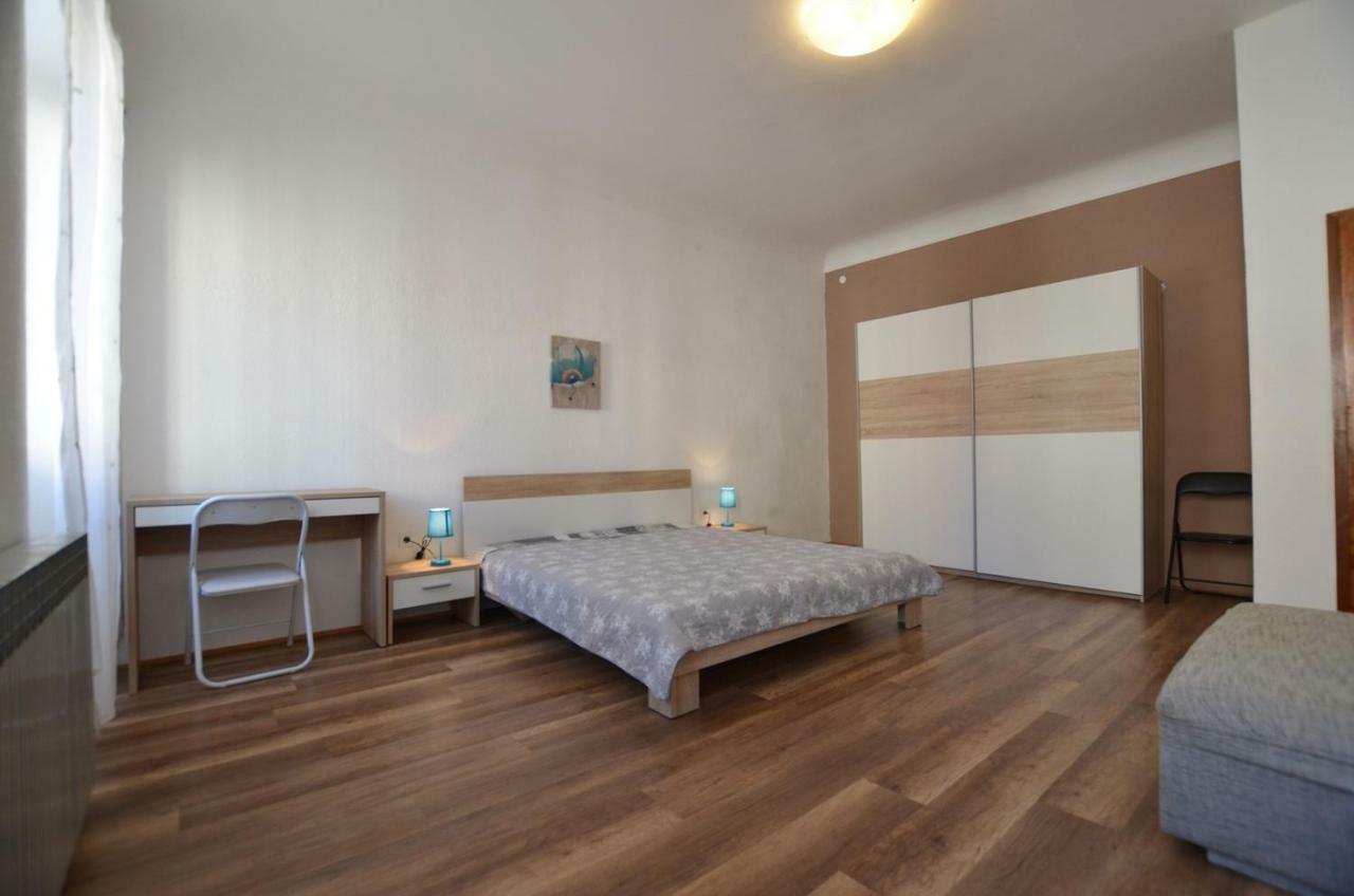 רוביני Yulia Apartments מראה חיצוני תמונה