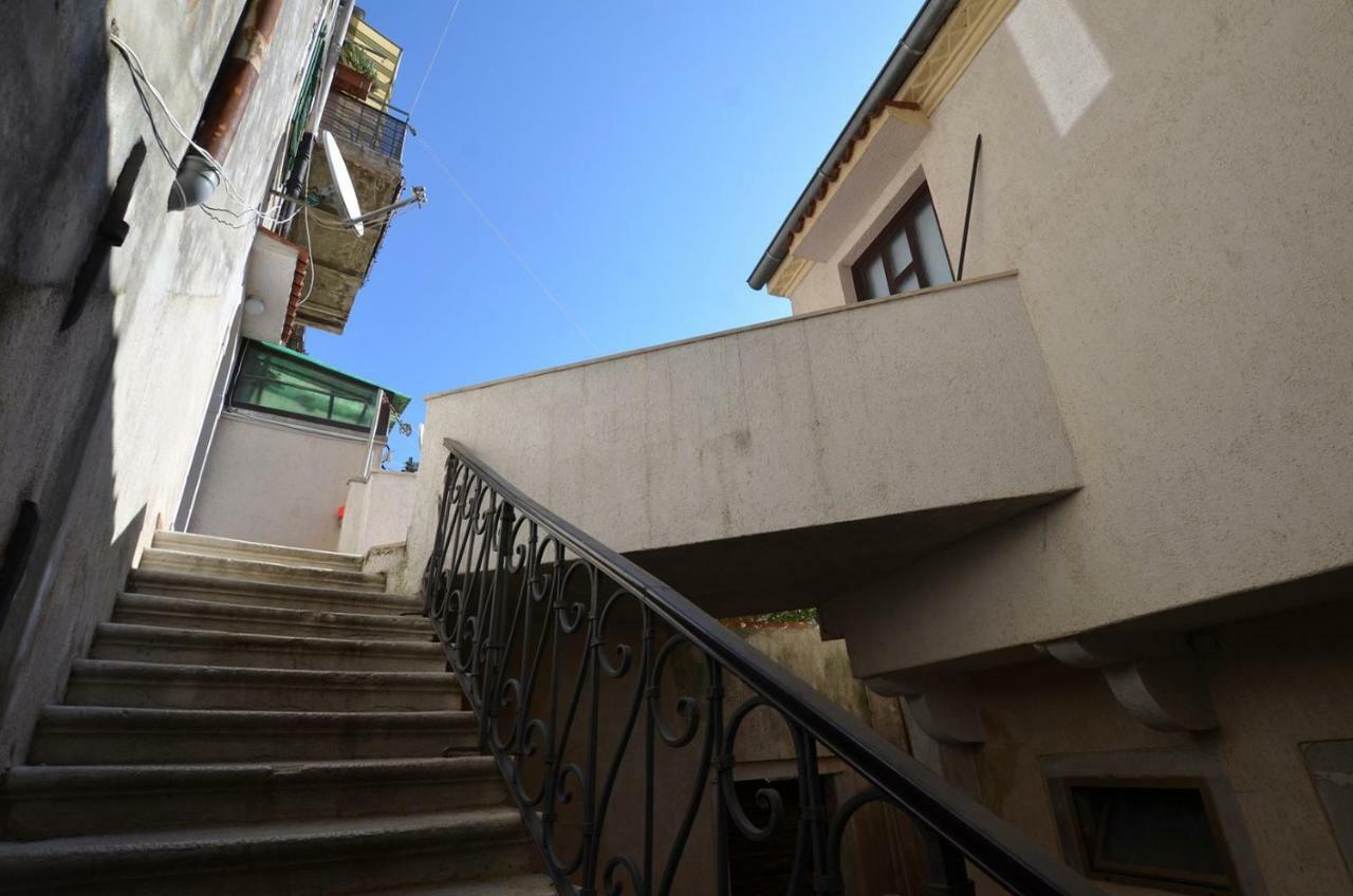 רוביני Yulia Apartments מראה חיצוני תמונה