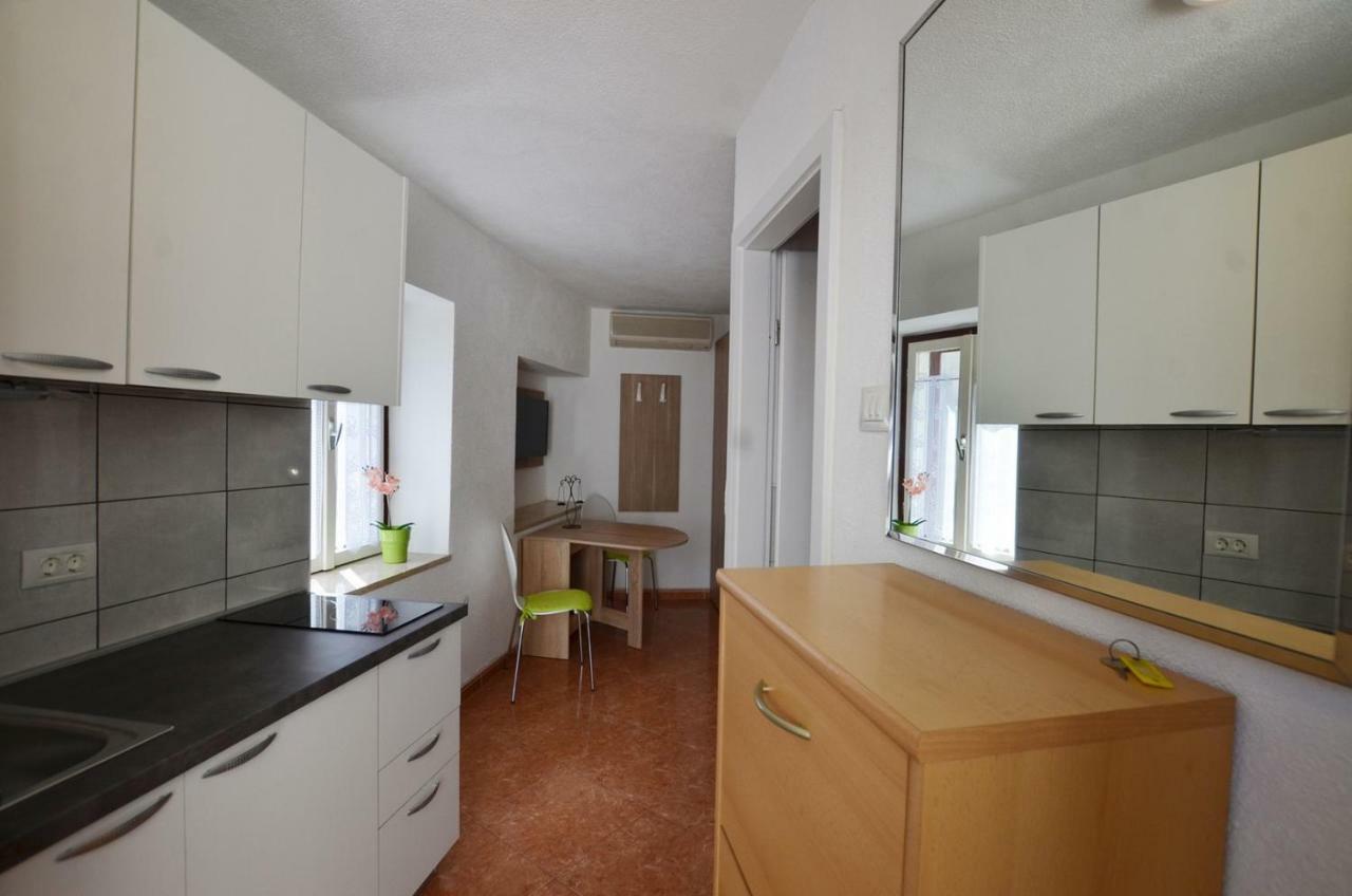 רוביני Yulia Apartments מראה חיצוני תמונה