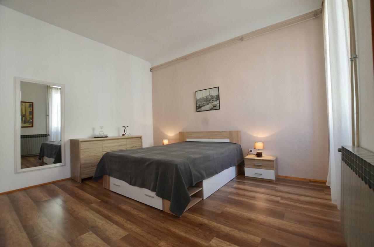 רוביני Yulia Apartments מראה חיצוני תמונה